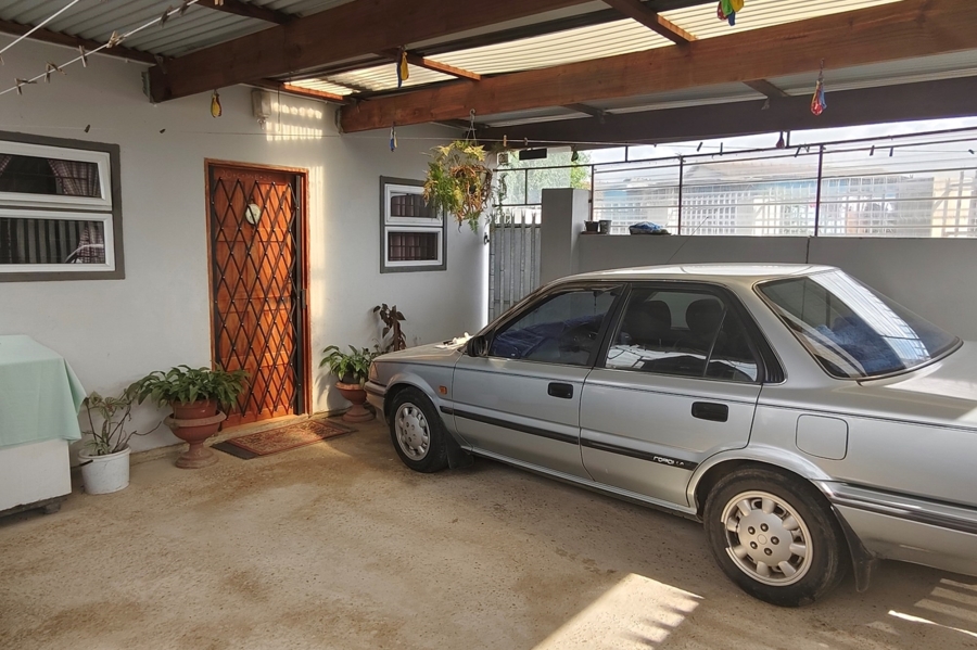2 Bedroom Property for Sale in Pacaltsdorp Western Cape